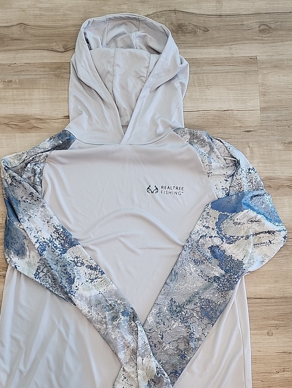 Realtree Fishing Hooded Performance Shirt in Gray with Blue Camo Sleeves XXL